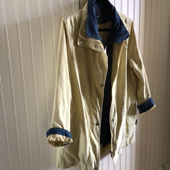 London Fog - vintage spring jacket. Butter yellow + navy blue. Windbreaker. - Picture 3 of 9